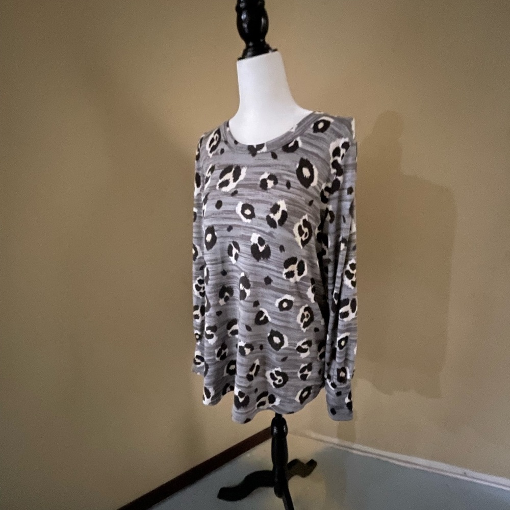👻🎃CLEARANCE🎃👻 Maurice’s leopard print top
